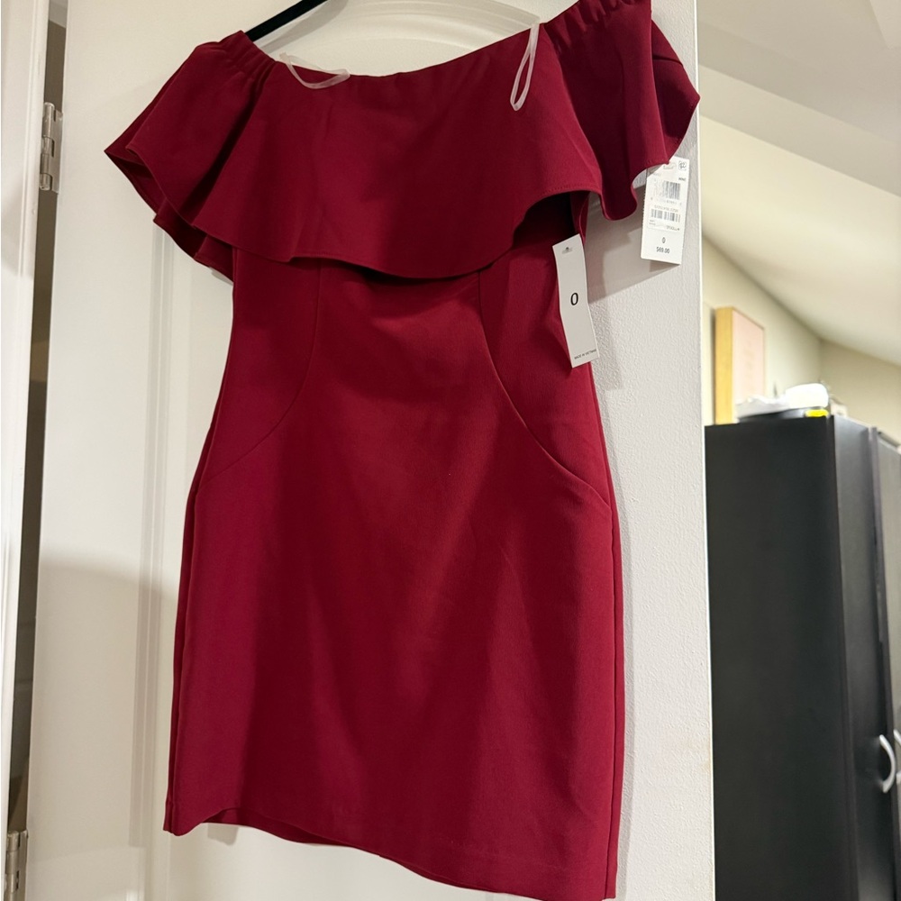 Elegant Off-Shoulder Burgundy Dress - Picture 4 of 4
